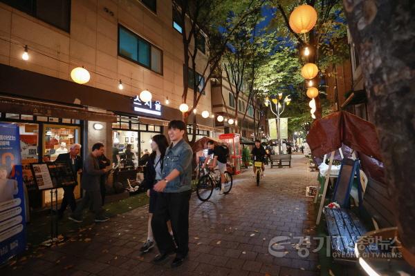 [크기변환]7-4. 11일 보정동 카페거리에서 보카 코지 가든 점등식이 열렸다.JPG