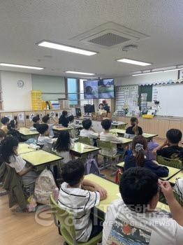 [크기변환]251012_학교_수업_나눔으로_건강한_식습관과_기본인성_함께_배운다(학교급식과)(백성초).jpg