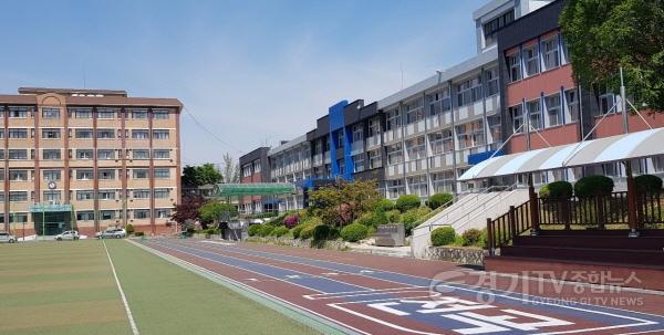 [크기변환]251013 윤종영 의원, “학생 안전과 교직원 복지, 현장에서 답을 찾겠다”.jpg