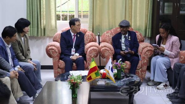 [크기변환]251015 미래과학협력위원회, 에티오피아 한국전 참전용사에 감사와 예우 전해...공적개발원조(ODA) 사업 점검 (4).jpg