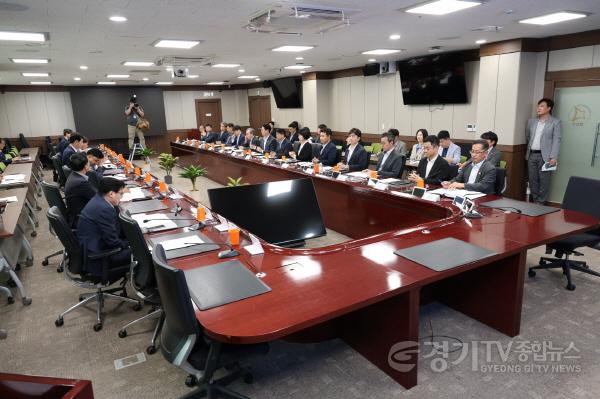 [크기변환]251015 의정정책추진단 이홍근, 김회철, 이진형, 박명원 의원,  화성시에 지역현안 정책과제 제안 (3).jpg