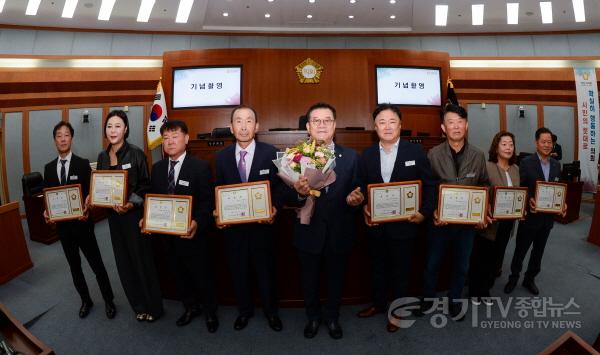 [크기변환]251016_오산시의회__제37회_오산시민의_날_기념_의장_표창_수여식_개최_01.jpg
