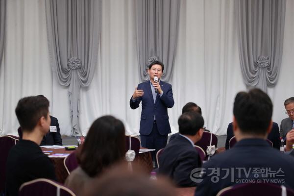 [크기변환]5-2. 15일 시청 컨벤션홀에서 이상일 시장이 인사말을 하고 있다.JPG