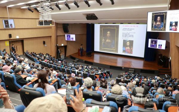 [크기변환]6-2. 15일 용인세브란스병원에서 이상일 시장이 강연을 하고 있다.JPG