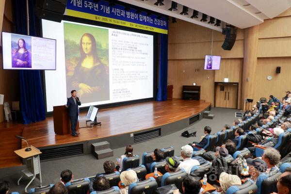 [크기변환]6-3. 15일 용인세브란스병원에서 이상일 시장이 강연을 하고 있다.JPG