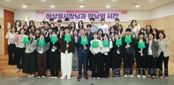 [크기변환]7-3. 이상일 용인특례시장은 15일 청년인턴들과 소통의 시간을 가졌다.jpg