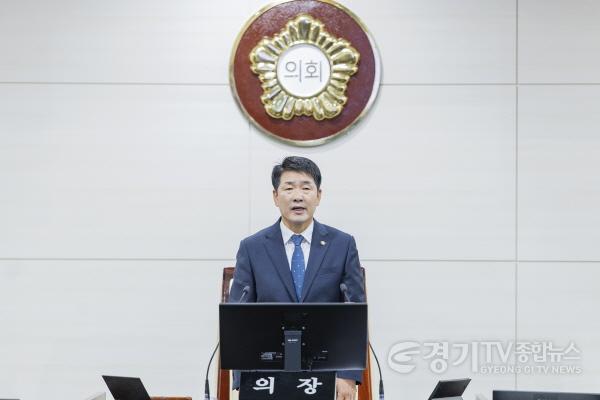 [크기변환]1.배정수의장 개회사 모습.jpg