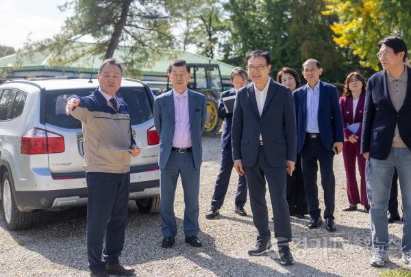 [크기변환]251017_임태희_교육감_학교_기업_연계_강화해_미래_농축산업_인재_양성할_것(사진)_(2).jpg