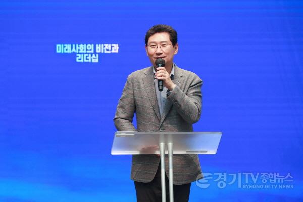 [크기변환]2-2. 이상일 용인특례시장은 17일 새물결기독학교 학생을 대상으로 특강을 진행했다.jpg