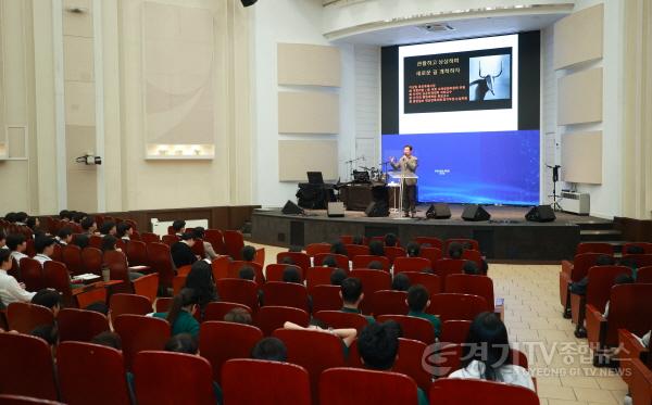 [크기변환]2-1. 이상일 용인특례시장은 17일 새물결기독학교 학생을 대상으로 특강을 진행했다.jpg