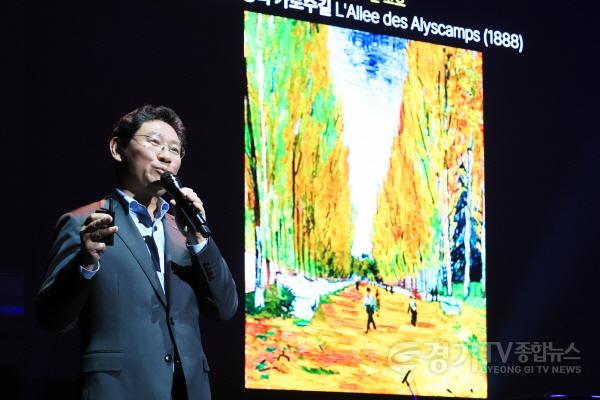 [크기변환]9-2. 이상일 용인특례시장은 18일 용인포은아트홀에서 열린 그림과 스토리가 있는 음악회에 해설자로 참여했다.jpg