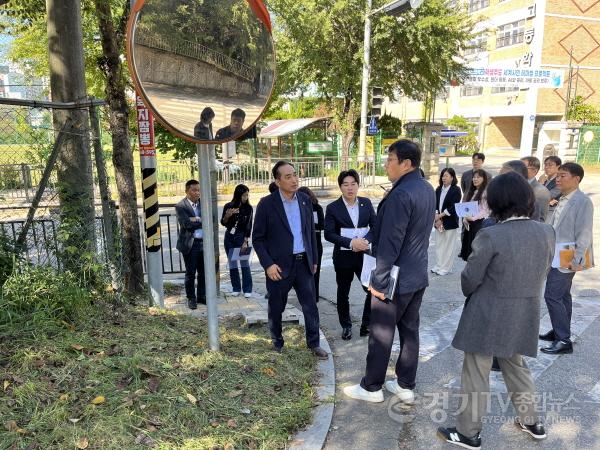 [크기변환]경기도의회 김창식 부위원장, 청학고 학생 안전을 위한 통학로 정비 간담회 주관.jpg