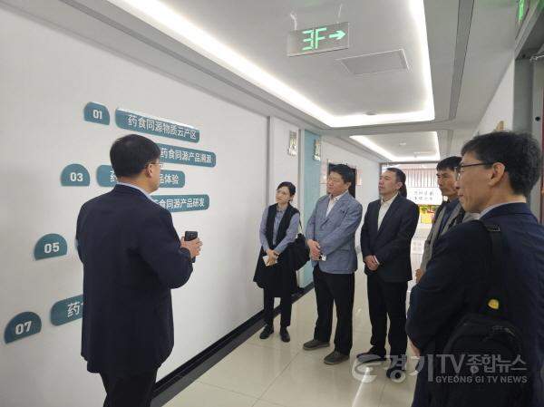 [크기변환]보도자료2-2 10월 16일 시흥시대표단이 중국 지난시청을 시찰하고 있다.jpg