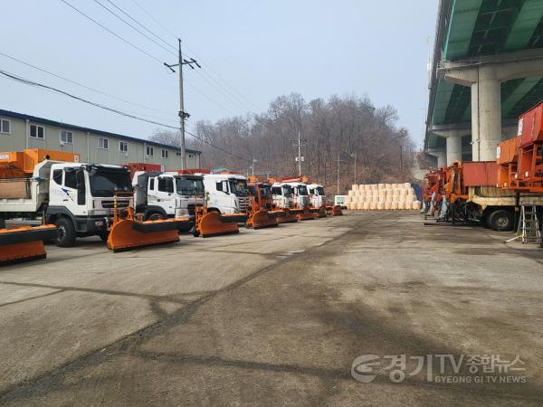 [크기변환]1. 용인특례시는 겨울철 대설에 대비해 선제적 제설 대책을 가동했다.jpg