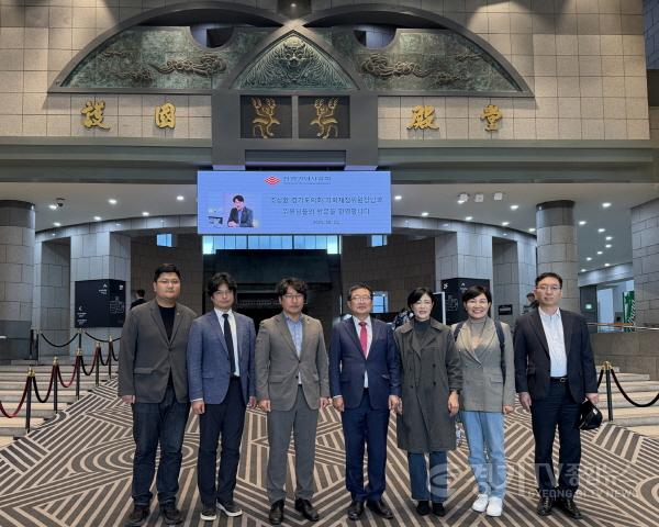 [크기변환]251023 기획재정위원회, 전쟁기념관 방문해 평화안보 정책 방향 모색 (1).jpg