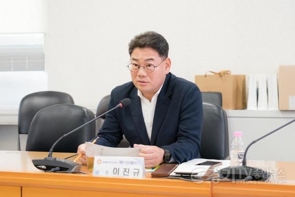 [크기변환]20251024 용인특례시의회 의원연구단체 용인 상상플러스, 전통시장‧골목상권 리브랜딩 연구 최종보고회 개최(3).jpg