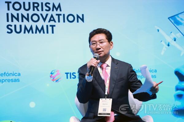 [크기변환]12-3. 23일 스페인 세비야 피베스(FIBES)에서 열린 TIS 2025에 참석한 이상일 시장이 세션에서 질의에 답변하고 있다.jpg