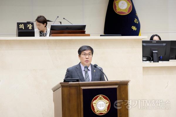 [크기변환]사진1. 용인특례시 임현수 의원이 24일 열린 제296회 임시회 제2차 본회의에서 5분 자유발언을 하고 있다..jpg