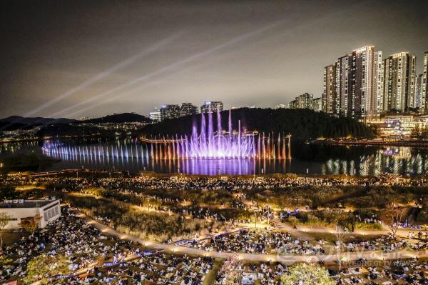 [크기변환]1-5. 루나쇼 전경.jpg