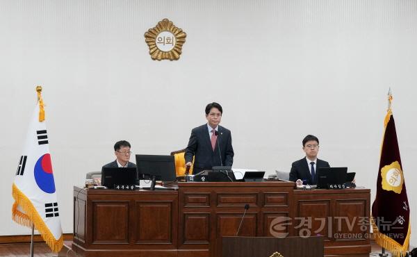 [크기변환][사진자료] 하남시의회 금광연 의장이 10월 24일 제343회 임시회 제3차 본회의에서 폐회사를 하고 있다.(사진_하남시의회 제공).jpg