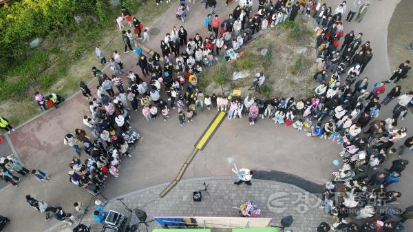 [크기변환]5-2. 25일 신갈오거리 일원에서 열린 2025 신갈오거리 도시재생 거리예술축제 현장.jpg