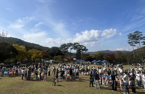 [크기변환]6. 용인특례시는 유아숲 특별 프로그램인 꼬마마법사의 단풍숲 놀이터 행사를 개최했다.jpg