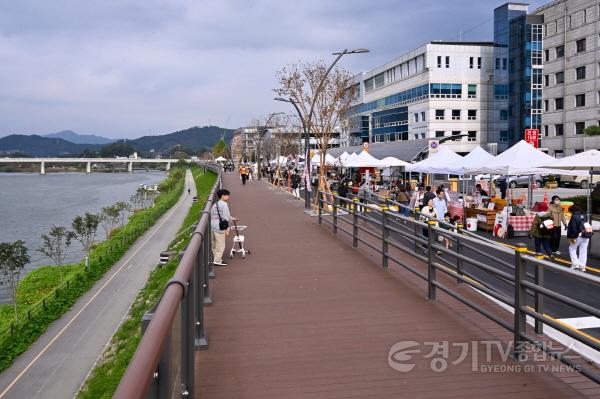 [크기변환]3. 남한강 테라스(양평 물들임 테라스 축제).jpg