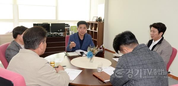 [크기변환]251029 성길용 부의장, 마을버스 운수업체 대표들과 간담회.jpg