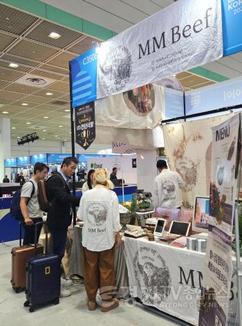 [크기변환]바이어와 상담을 하고 있는 참여사 (주)천년식향.jpg