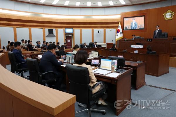 [크기변환]251031_오산시의회__제297회_임시회_폐회_01.JPG