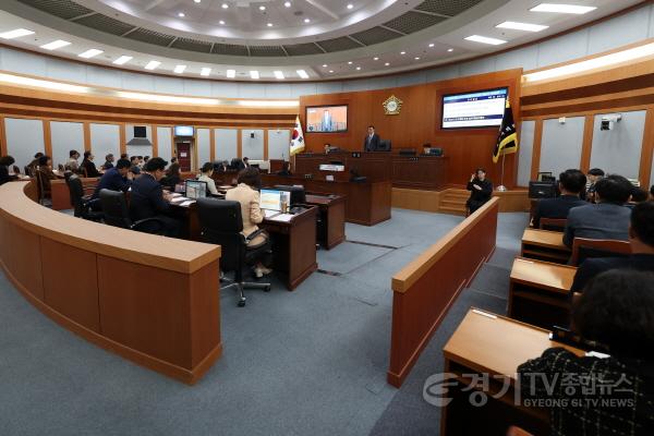 [크기변환]251031_오산시의회__제297회_임시회_폐회_02.JPG