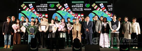 [크기변환]251102 김진경 의장, 제3회 세계커피콩축제 참석...“시흥시가 세계 커피 문화와 산업의 새로운 흐름 선도할 것” 기대 (4).jpg