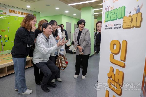 [크기변환]8-3. 1일 오후 유림청소년문화의집에서 열린 다같이 놀자 행사에서 이상일 시장이 시설을 직접 체험하고 있다..jpg