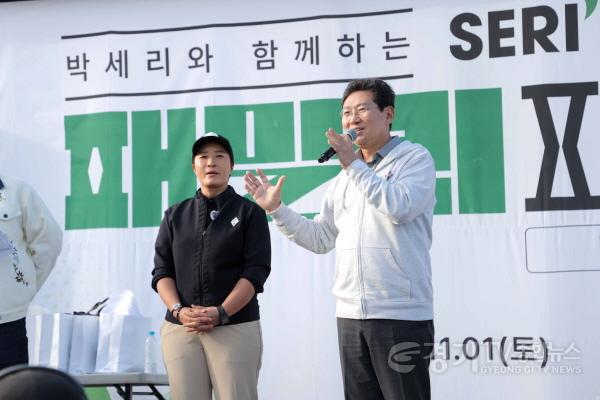[크기변환]9-1. 1일 오후 열린 세리박위드용인 패밀리 파티에서 이상일 시장이 축사를 하고 있다..jpg