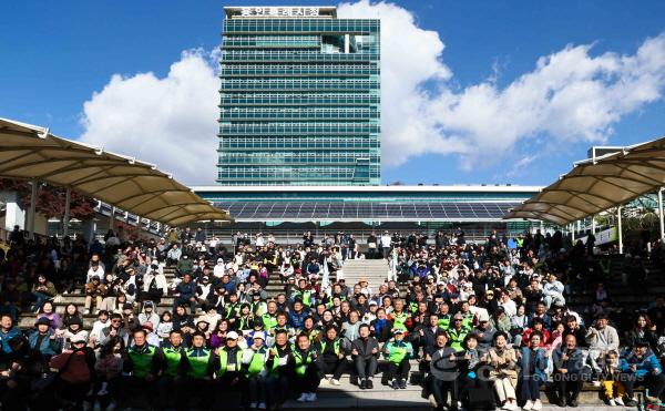 [크기변환]11-3. 이상일 시장은 용인애향회 경안천 걷기대회에 참석했다.jpg