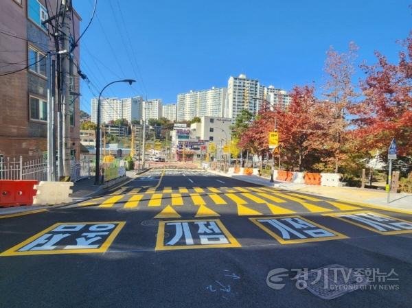 [크기변환]1. 용인특례시 마북동 교동마을 현대홈타운 정문 앞 우회전 전용차로 확장.jpg