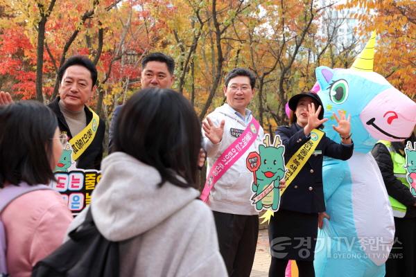 [크기변환]10-1. 이상일 용인특례시장은 6일 용인백현초에서 열린 어린이 교통안전 캠페인에 참여했다.JPG