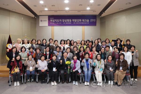 [크기변환]6-4. 이상일 용인특례시장은 4일 경기도여성단체협의회 용인시지회 회원을 대상으로 특강을 진행했다.jpg