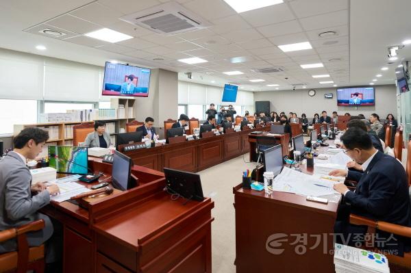 [크기변환]251107 문화체육관광위원회, 2025년도 사무감사 착수… “전체 문화예산 850여억 삭감, 문화재단 사업 축소 ‘송곳검증’ 예고” (2).jpg