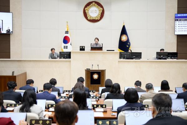 [크기변환]20251110 용인특례시의회, 제297회 제2차 정례회 개회(1).jpg