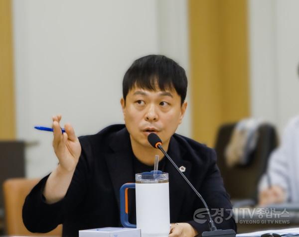 [크기변환]251111 유영일 의원, “GH 본부장, 126회 규정 위반·직무관련자 골프... 균형발전본부장 이례적 재임용, 고위직 도덕해이 우려” (1).jpg