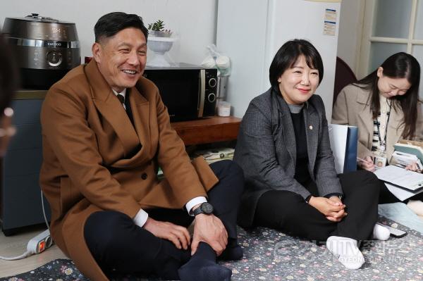 [크기변환]보도사진_이주배경 아동(2).jpg