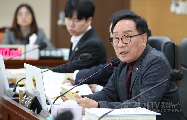 [크기변환](사진)인천시의회 한민수 의원, 말뿐인 급식실 현대화.jpg