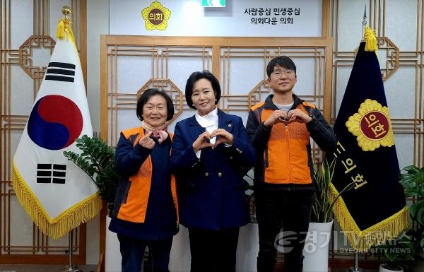 [크기변환]251112 정윤경 부의장, 민주노총 공공연대노조와 간담회에서 “돌봄노동 존중하는 경기도 만들 것” 강조 (2).jpg