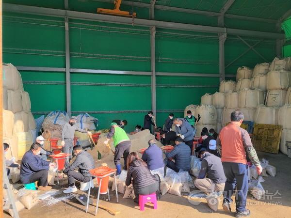 [크기변환]광주시 초월읍, 겨울철 강설 대비 제설제 주머니 2천개 제작 완료 (2).jpg