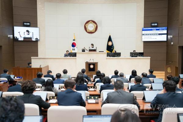 [크기변환]20251114 용인특례시의회, 제297회 제2차 정례회 제2차 본회의 열어(1).jpg