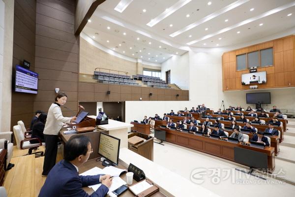 [크기변환]20251114 용인특례시의회, 제297회 제2차 정례회 제2차 본회의 열어(3).jpg