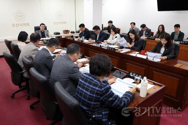 [크기변환]251114_오산시의회__의원간담회_개최_01.JPG