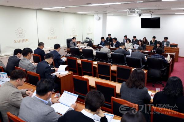 [크기변환]251114_오산시의회__의원간담회_개최_02.JPG
