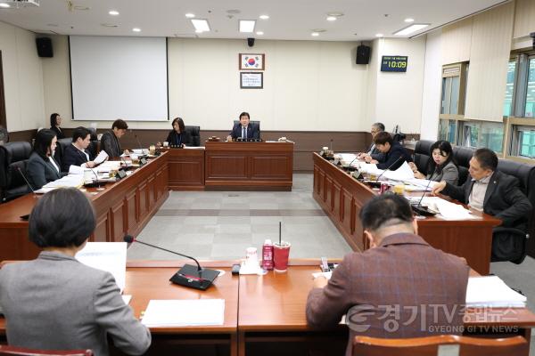 [크기변환]20251119 2025년 행정사무감사 3일차(1)자치행정위원회 (1).jpg